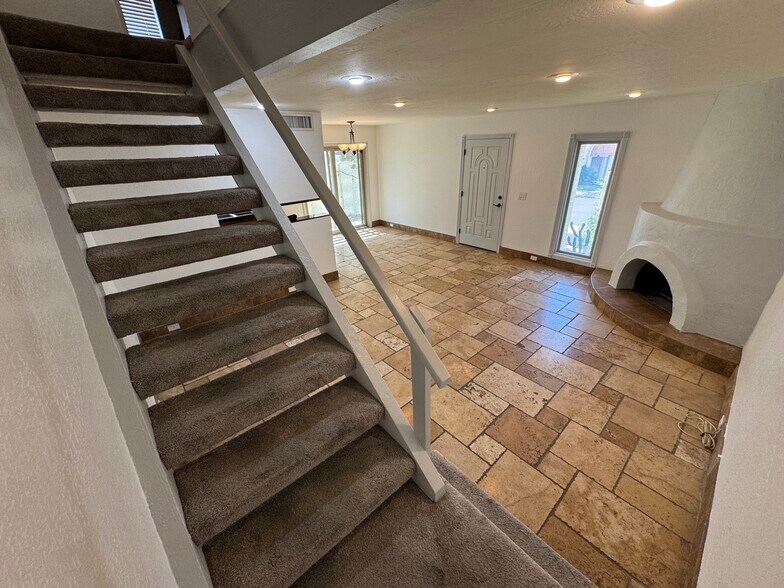 Building Photo - 1802 E Frier Dr