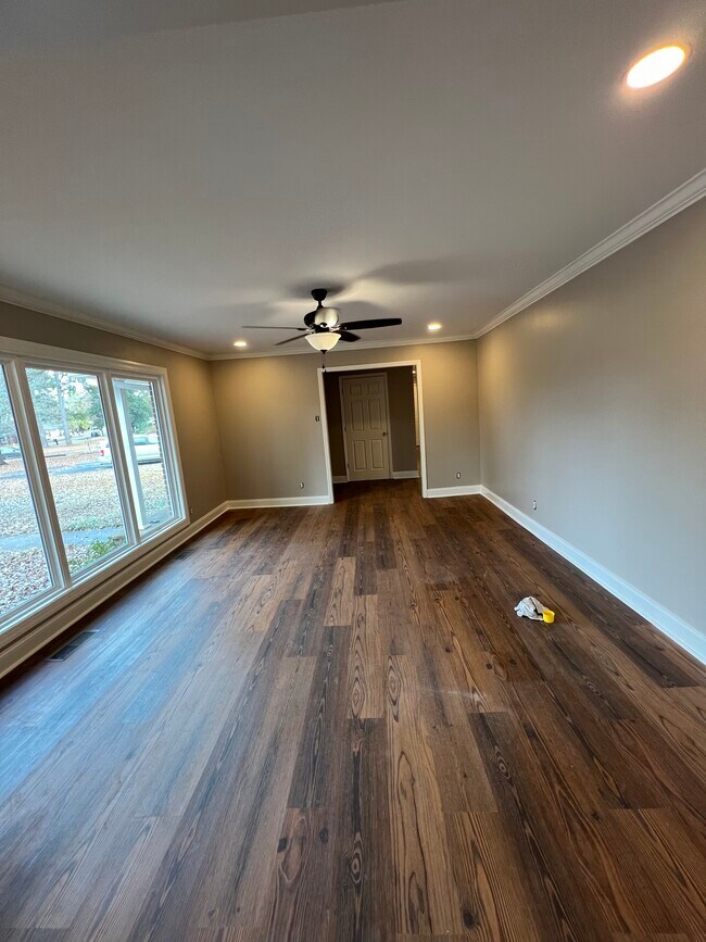 Building Photo - 2038 Conway Dr