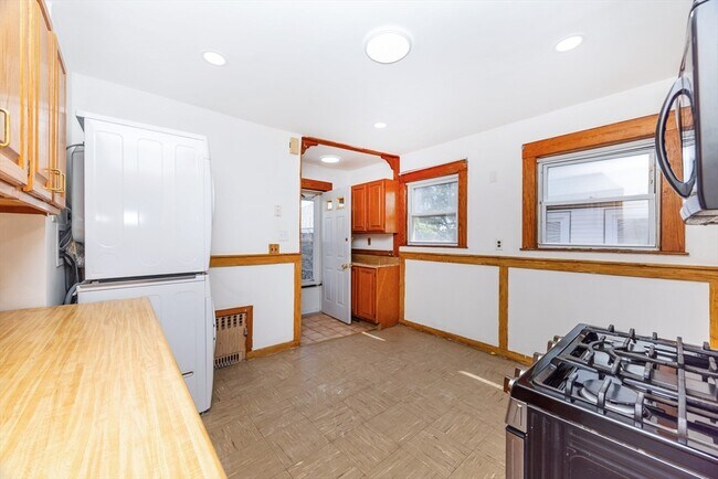 Building Photo - 17 Puritan Rd