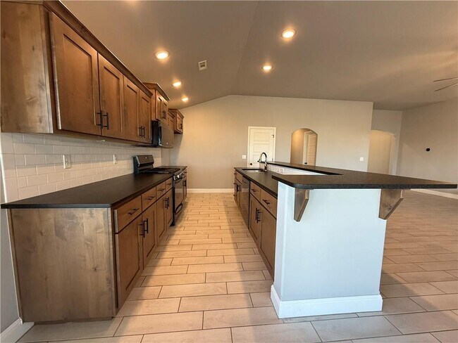 Building Photo - 348 Fox Cir