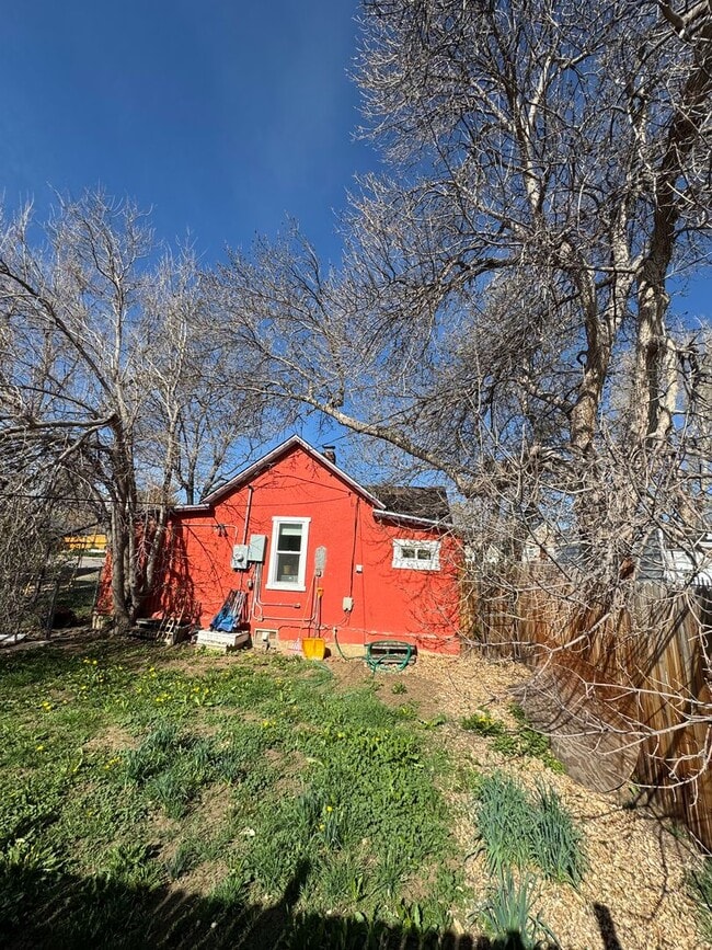 Building Photo - One Bedroom Cottage Available in Louisvill...