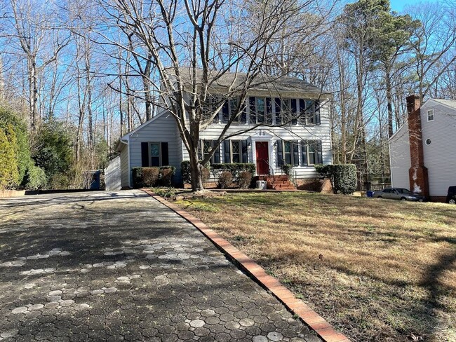 Building Photo - 3 Bedrooms, 2.5  Bath Immaculate Colonial ...