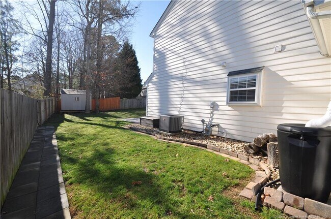 Building Photo - 202 Thorncrest Dr