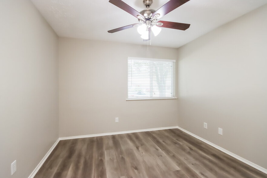 Building Photo - 18806 Oak Bower Dr
