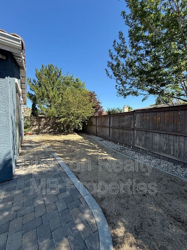 Building Photo - 475 Dartmoor Ct