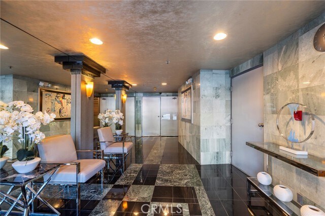 Building Photo - 10336 Wilshire Blvd