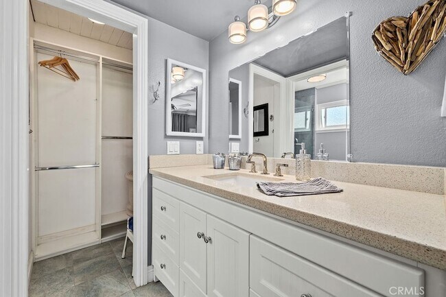 Building Photo - 33232 Sea Bright Dr