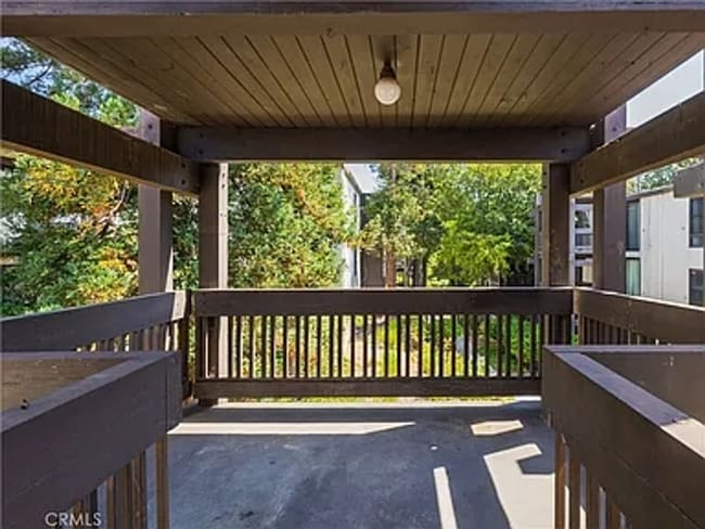 Building Photo - Top Floor 2bd/2ba Condo in the Heart of Playa Del Rey!