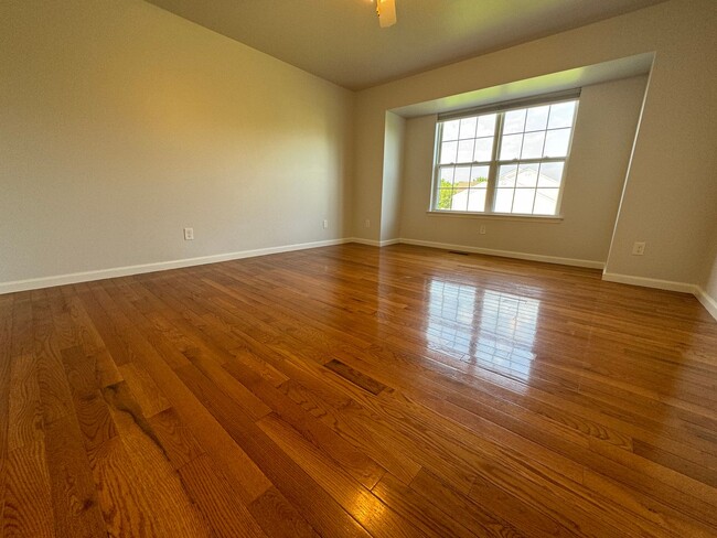 Building Photo - THREE BEDROOM  w Finished Basement- PARKLA...