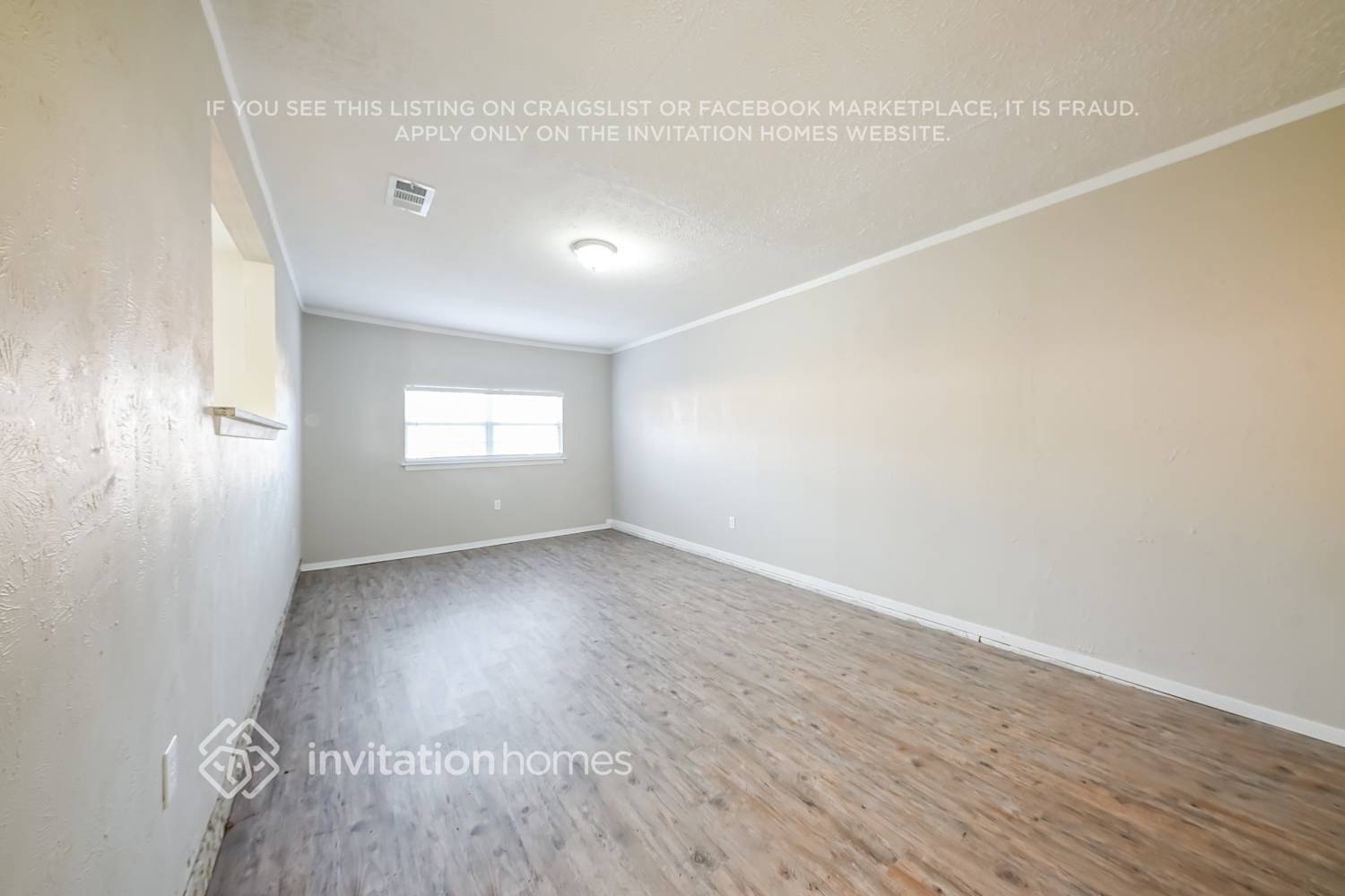 Building Photo - 3004 Albany Dr