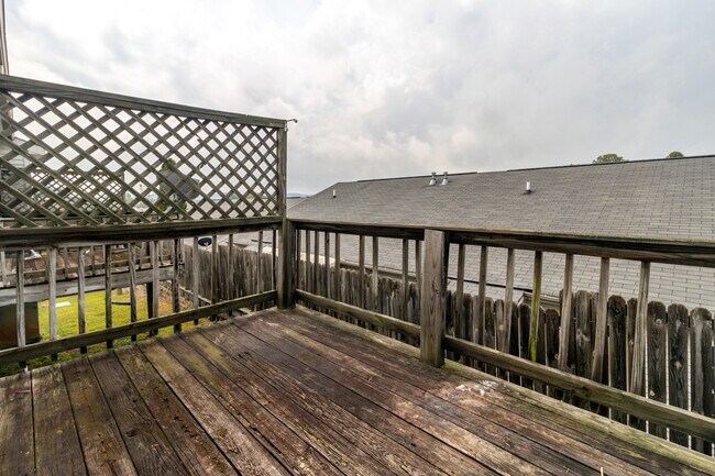 Building Photo - 385 Hawthorne Oaks Way