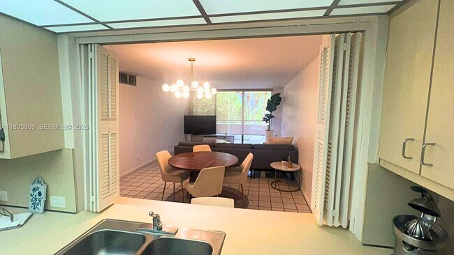 Building Photo - 170 Ocean Ln Dr