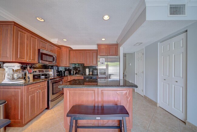 Building Photo - 5555 Ludlam Rd