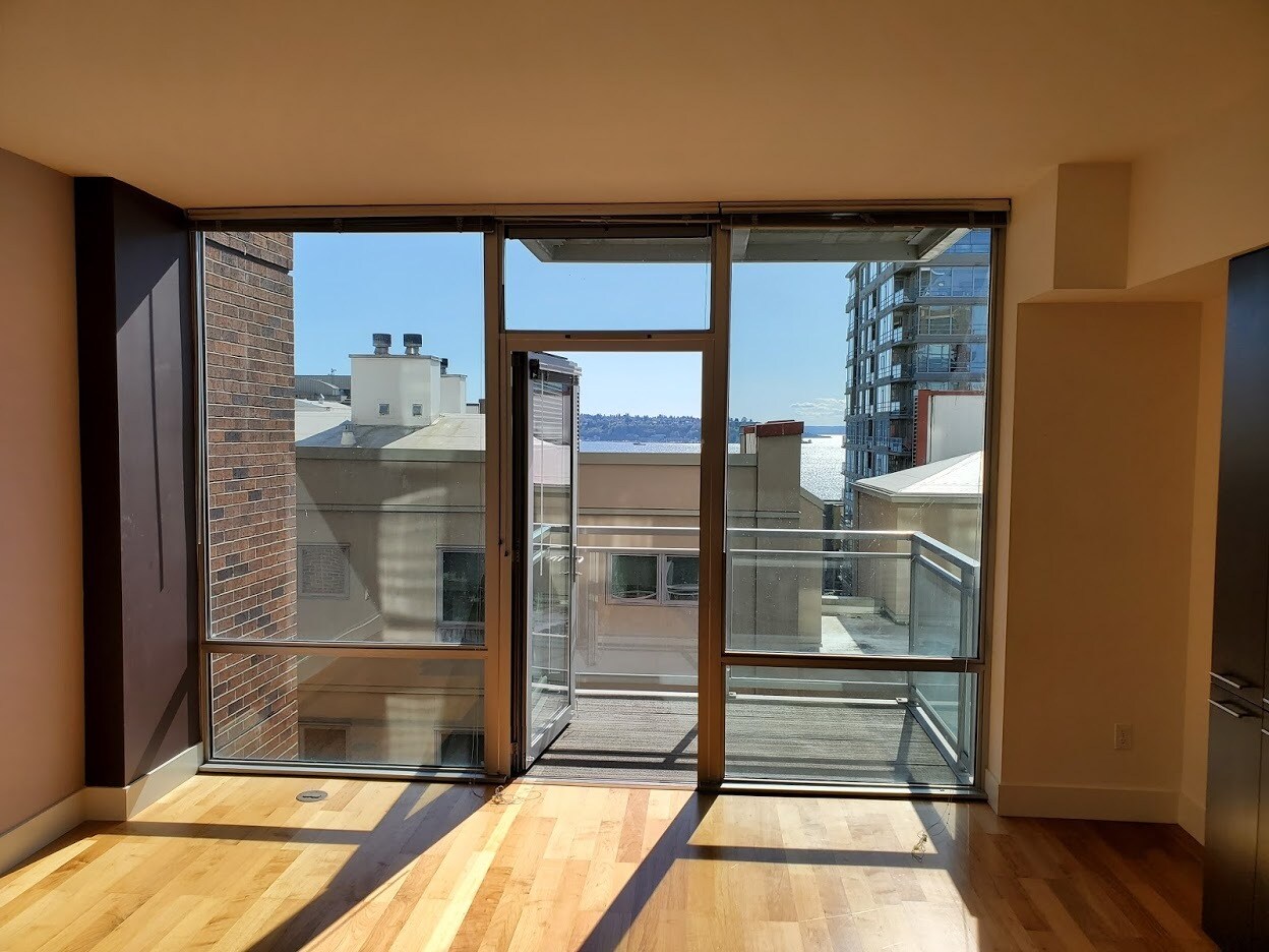 Building Photo - 2911 2nd Ave