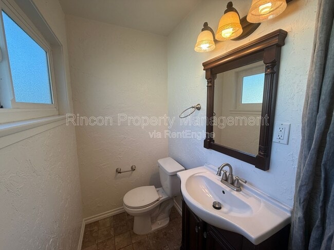 Building Photo - 3677 Willowick Dr