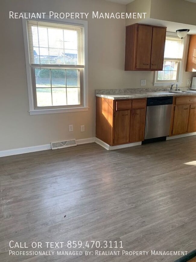 Building Photo - 508 Hickory Hill Dr
