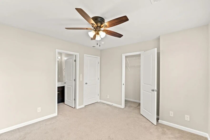 Building Photo - 261 Castle Dr