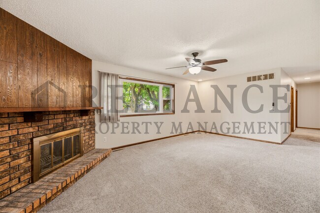 Building Photo - 428 Peach Tree Ln