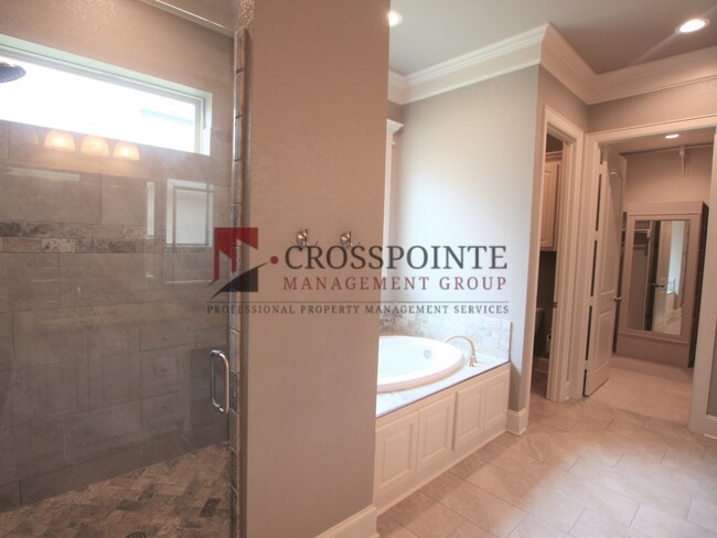 Building Photo - Gorgeous 3 bed 2 bath home in Hadley Court!