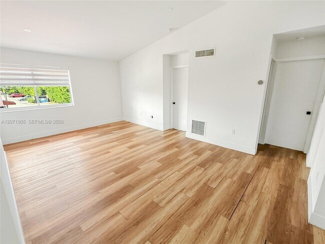 Building Photo - 8035 Lake Dr