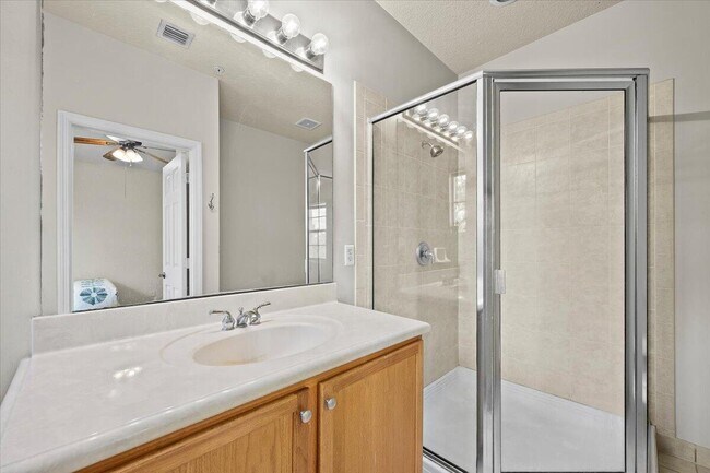 Building Photo - 335 E Thatch Palm Cir