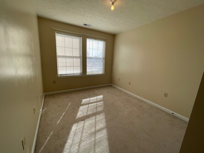 Building Photo - 45586 Curley Ct