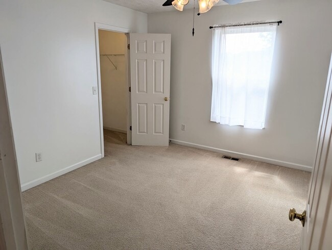 Building Photo - AVAILABLE NOW! 3 Bedroom Ranch with 2 Full...