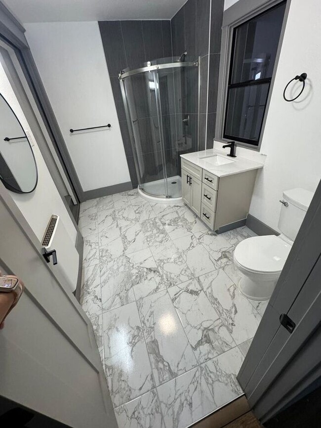 Building Photo - MUST SEE !!! Tacoma Beautifully Remodeled 2+ Bedroom, Large Loft Unit!!!!