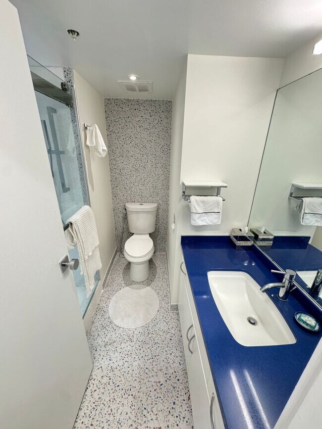 Building Photo - 1 BD / 1 BA FULLY FURNISHED UNIT IN WAIKIKI!!!