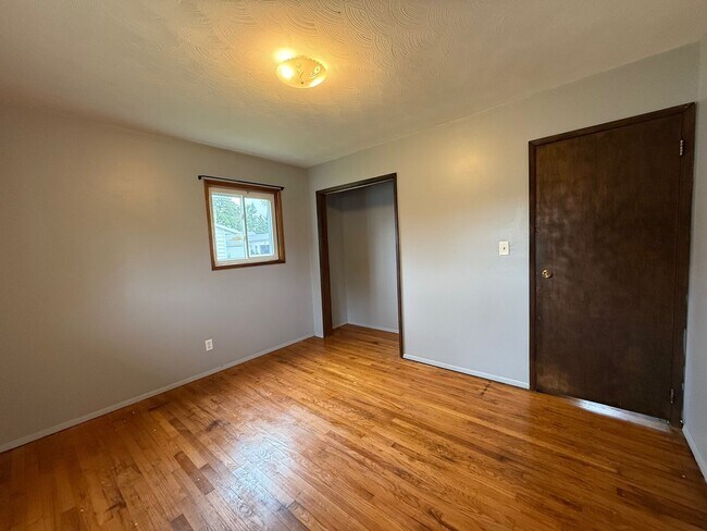 Building Photo - 417 W Abraham St