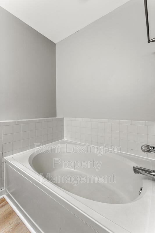 Building Photo - 4589 Fieldmoor Dr