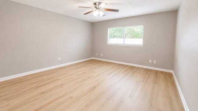 Building Photo - 22131 Pearl Lake Dr