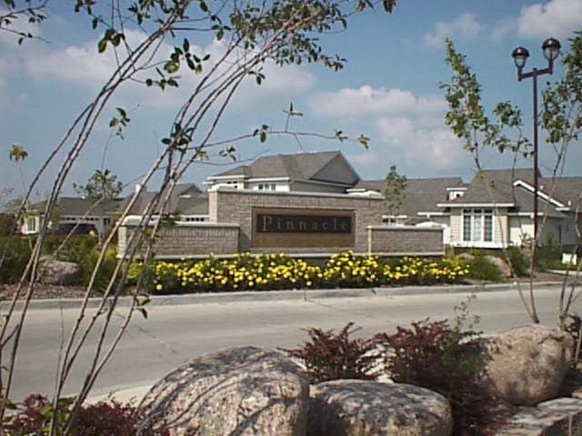Building Photo - 14100 Pinnacle Pointe Dr