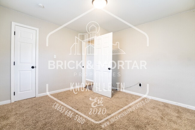 Building Photo - 837 Teffeteller Ln