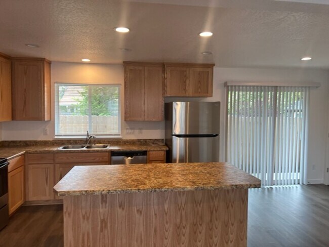 Building Photo - 1106-1108 W 11TH