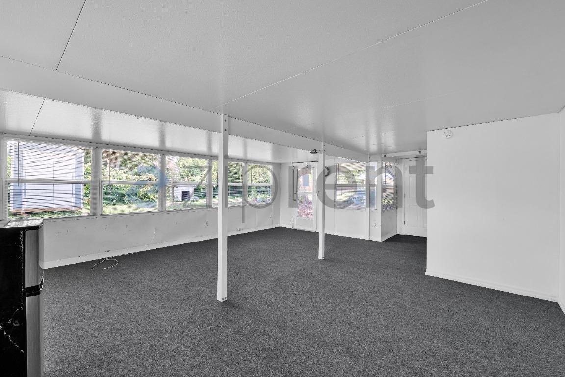 Building Photo - Unit