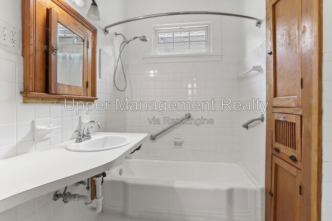 Building Photo - 806 Constantinople St