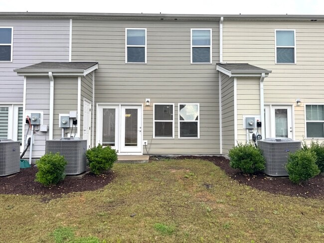Building Photo - 3 Bedroom Townhome with Garage for Rent