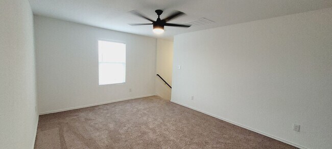 Building Photo - 4bd 2.5 ba in New Braunfels