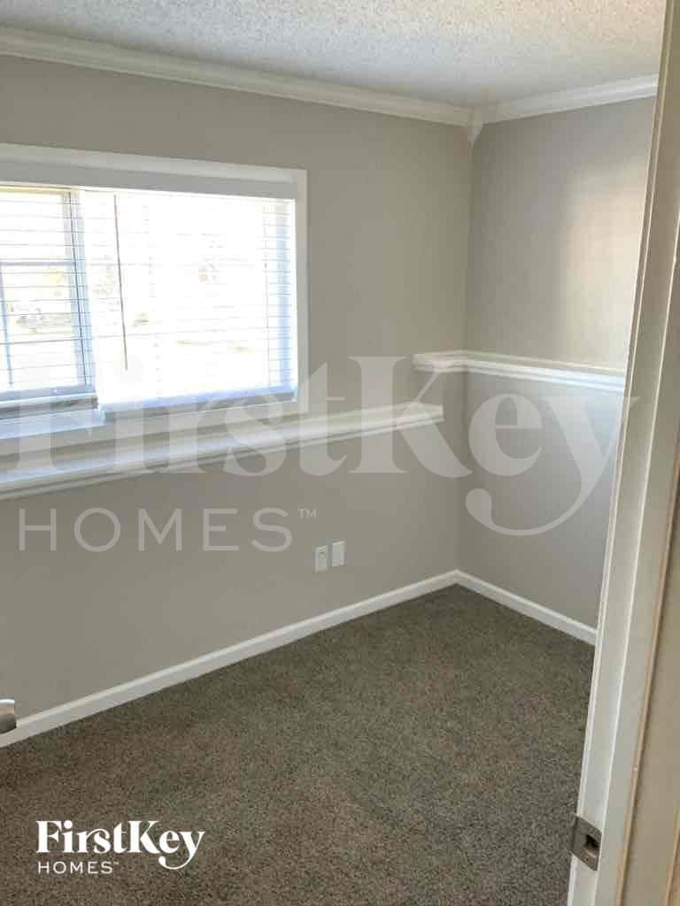 Building Photo - 7719 E 165th St