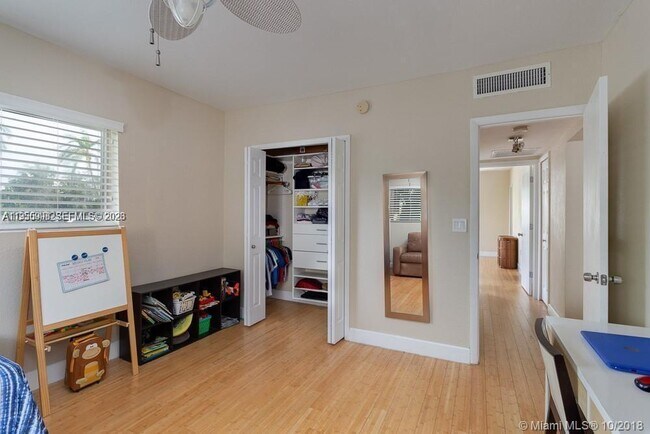 Building Photo - 1140 99th St