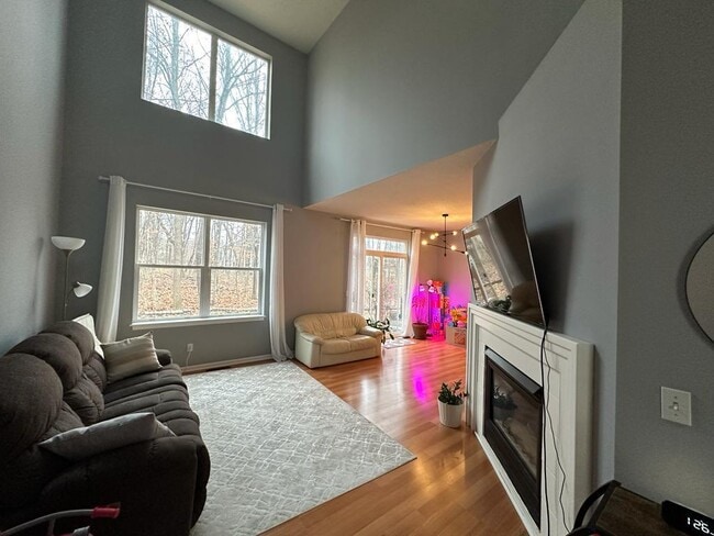 Building Photo - 7991 Everest Ln N