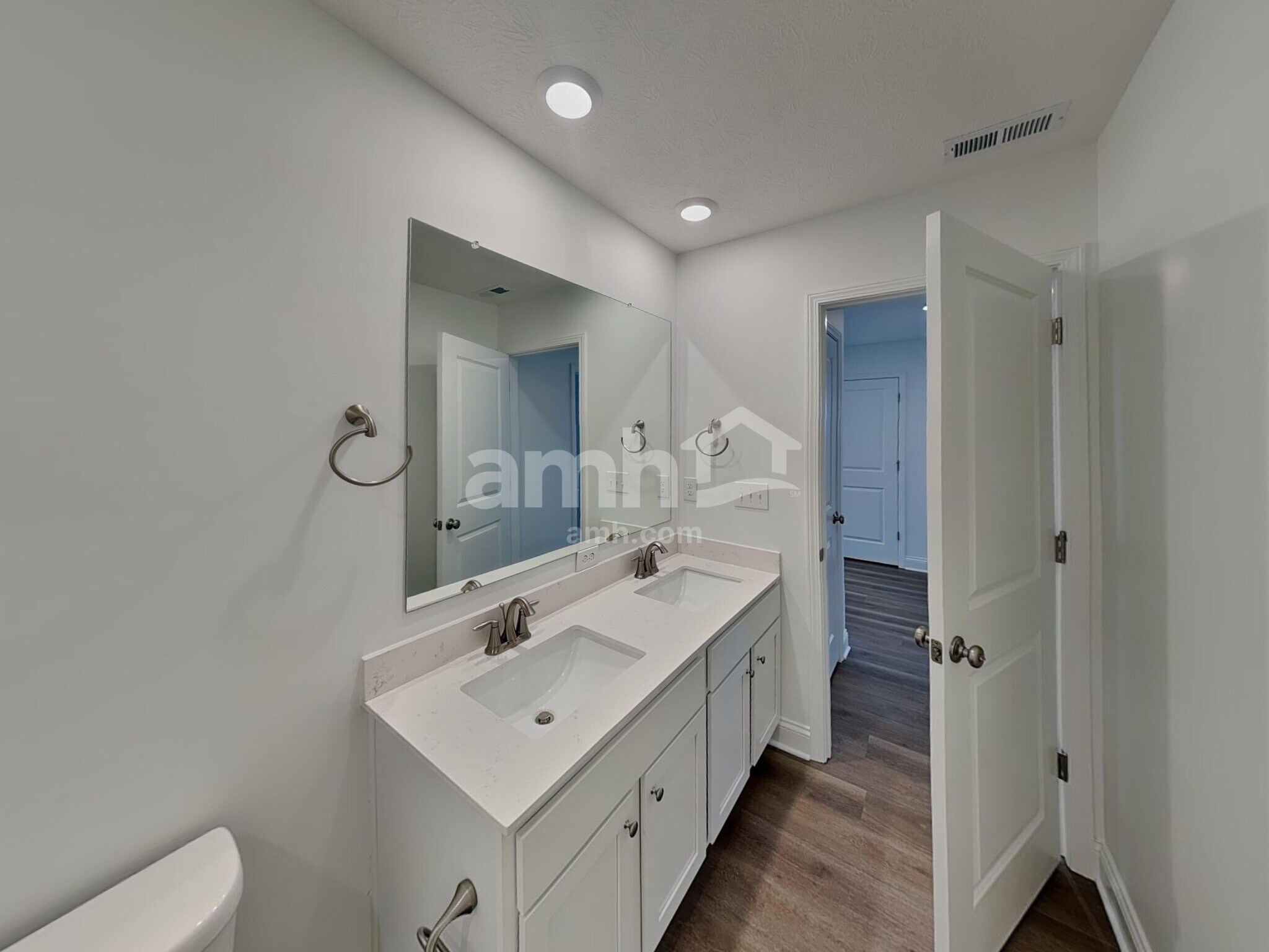 Building Photo - 1034 Heritage Blvd