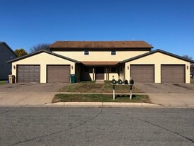 Building Photo - 2318 Meadow Ln