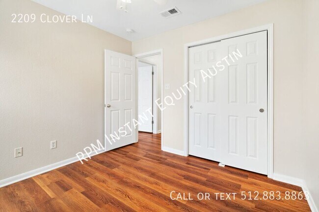 Building Photo - 2209 Clover Ln