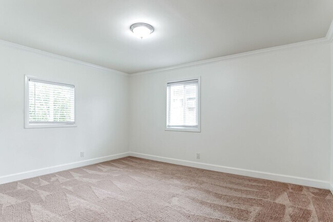 Building Photo - Beautiful 2 Bedroom, 2 Bathroom, Upper Uni...