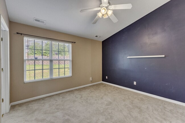 Building Photo - Adorable 3b 3b Townhome In Wake Forest!