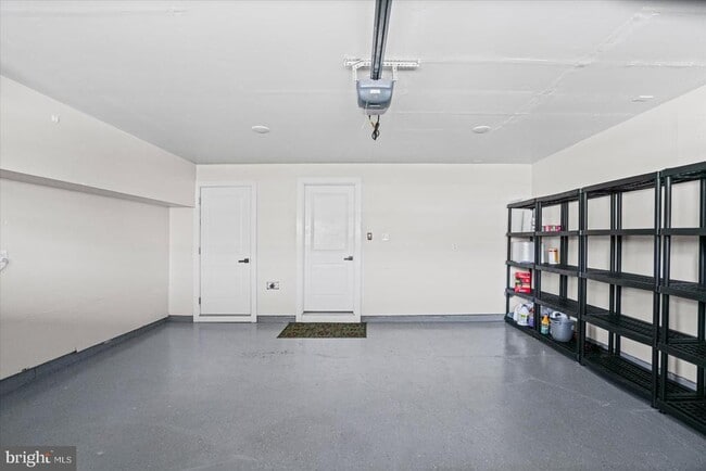 Building Photo - 6302 Greenleigh Ave