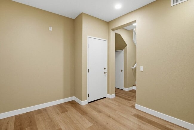Building Photo - 2 Bedroom Townhome with Bonus Office in San Marcos