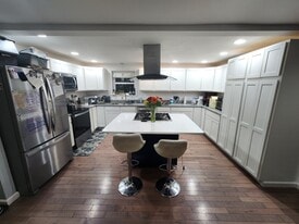 Building Photo - 79 Main St